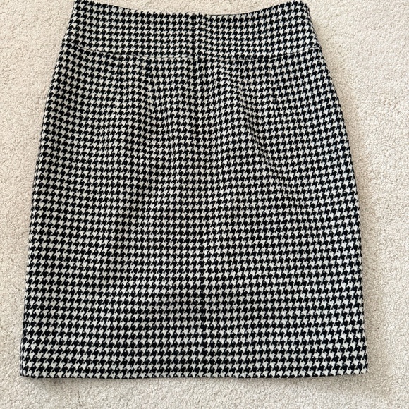 Banana Republic Houndstooth Skirt - Picture 3 of 3